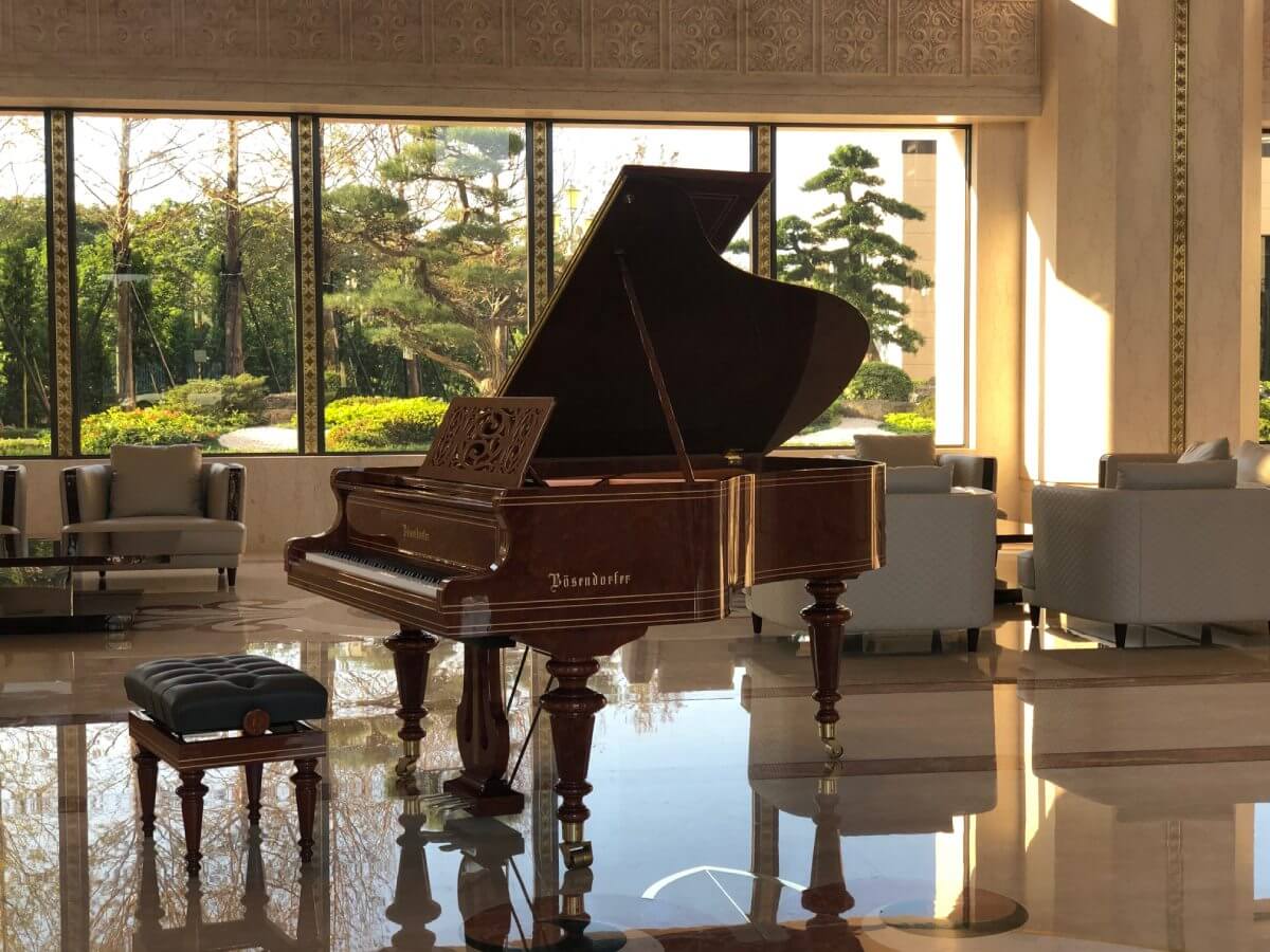 Bösendorfer 貝森朵夫李斯特 200 平台鋼琴配置於建案公設大廳