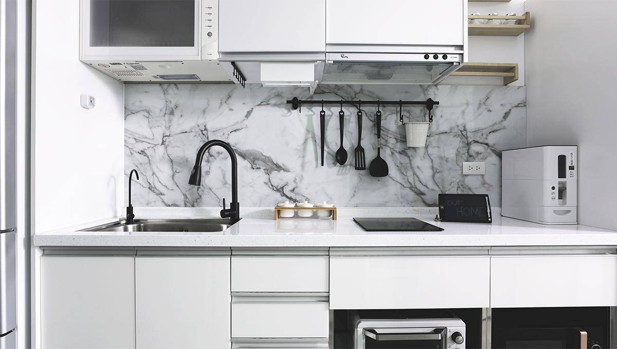 三重｜白域輕居｜7 坪_臥榻與玻璃框架1