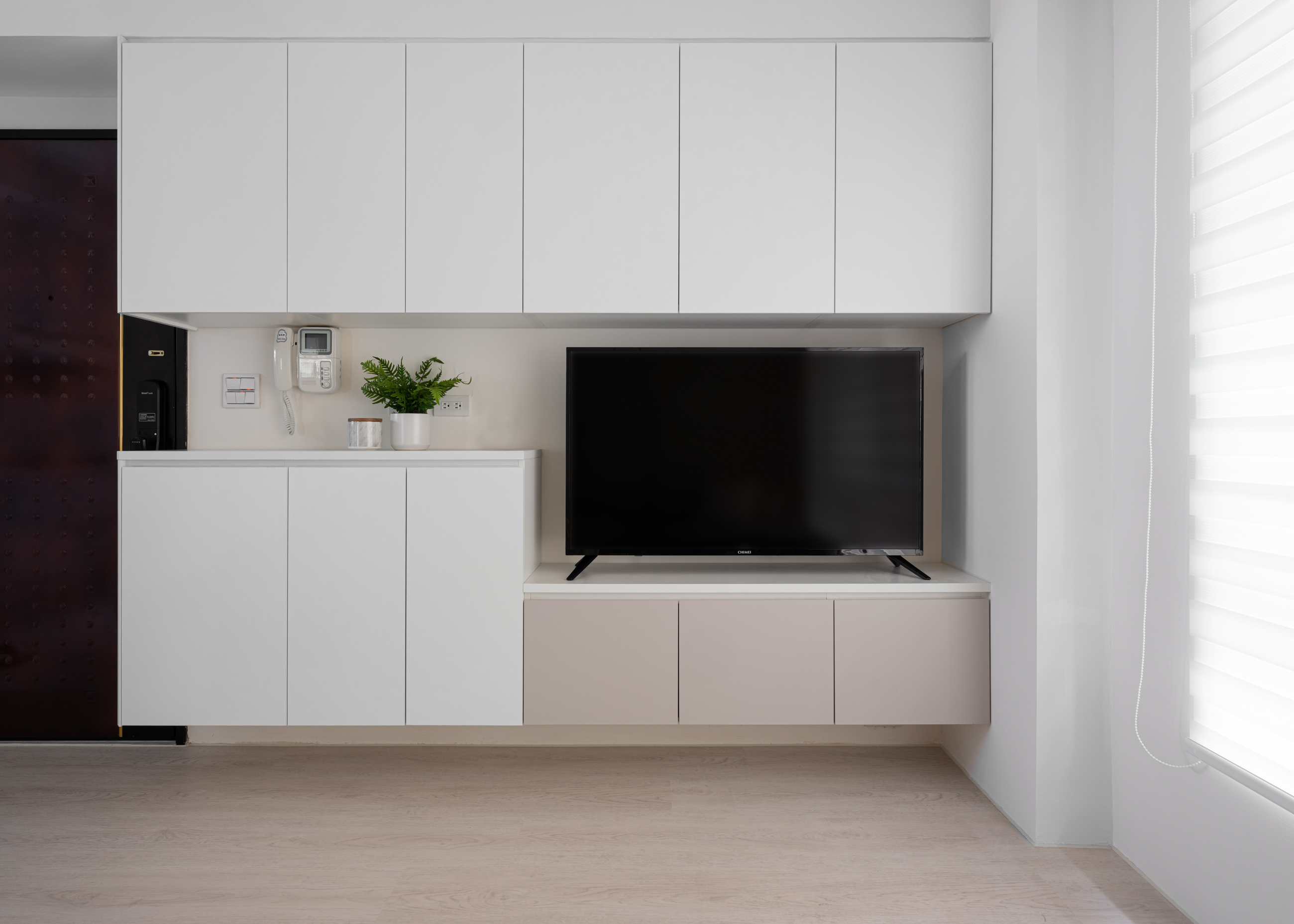 三重｜白系清新｜15.5 坪_客廳主視角