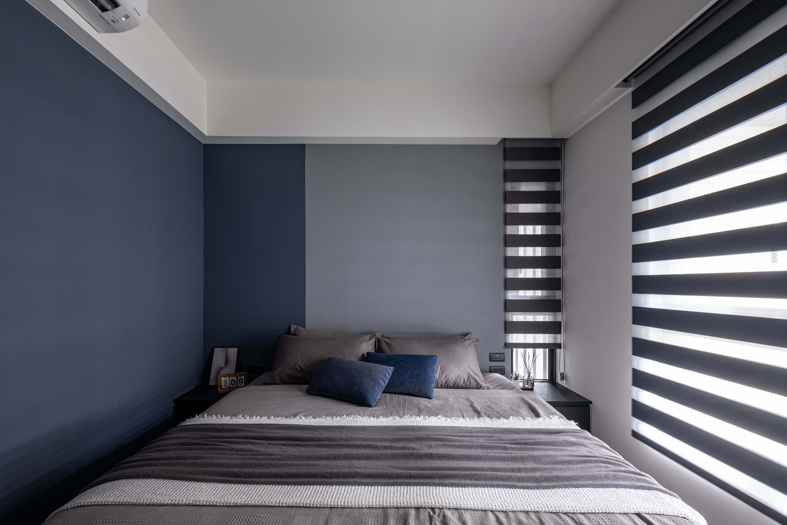 中和石墨光域_主臥面對床頭