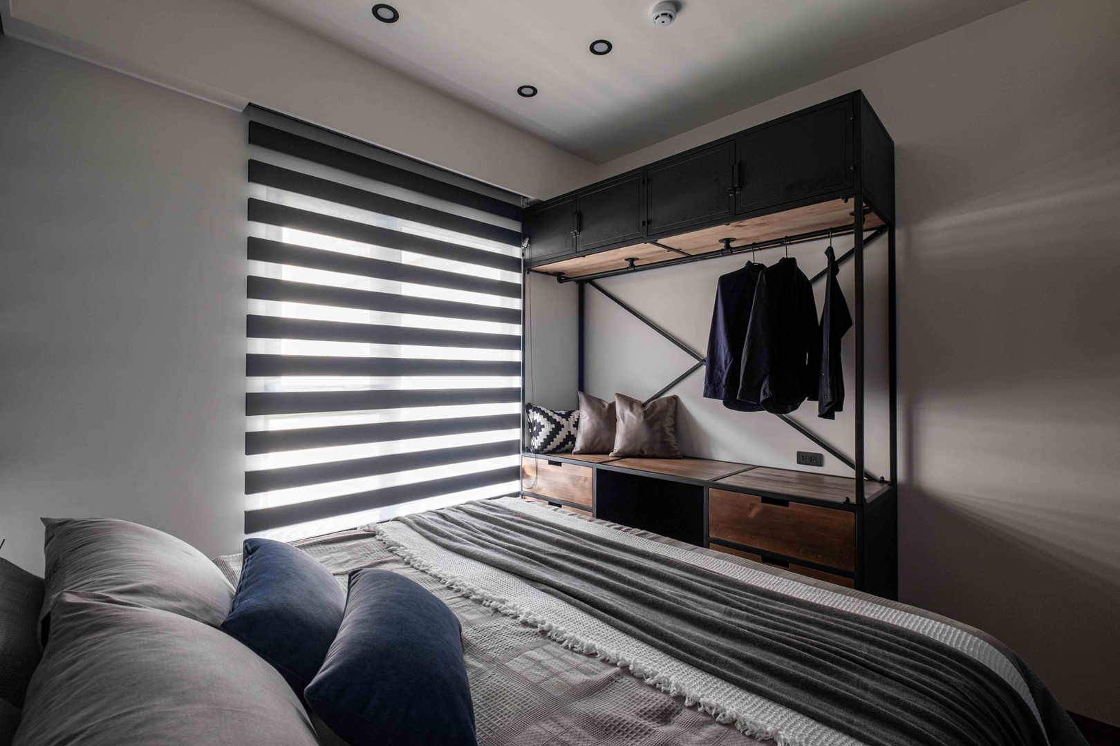 中和石墨光域_主臥面向床尾