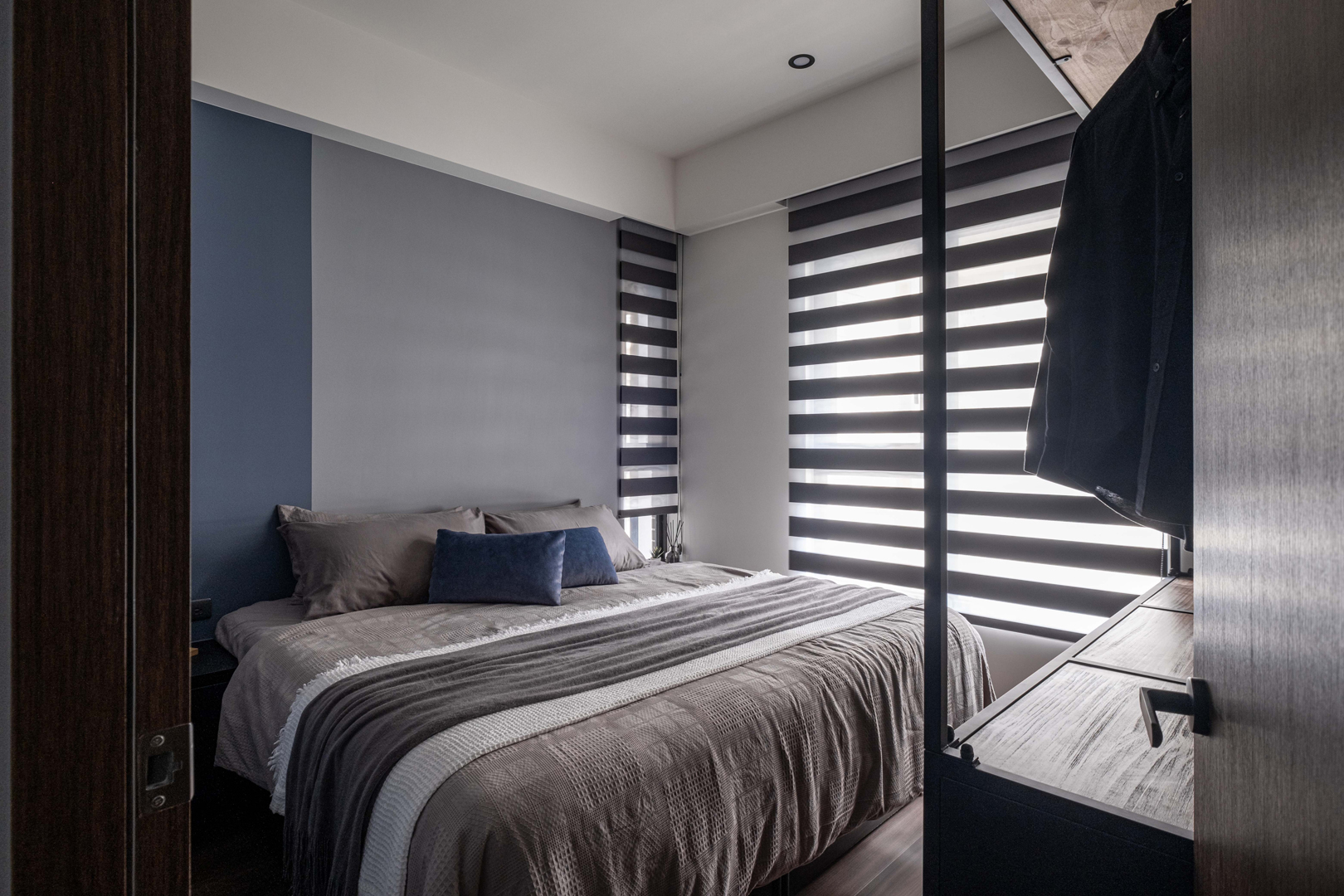 中和石墨光域_主臥面向床頭與窗