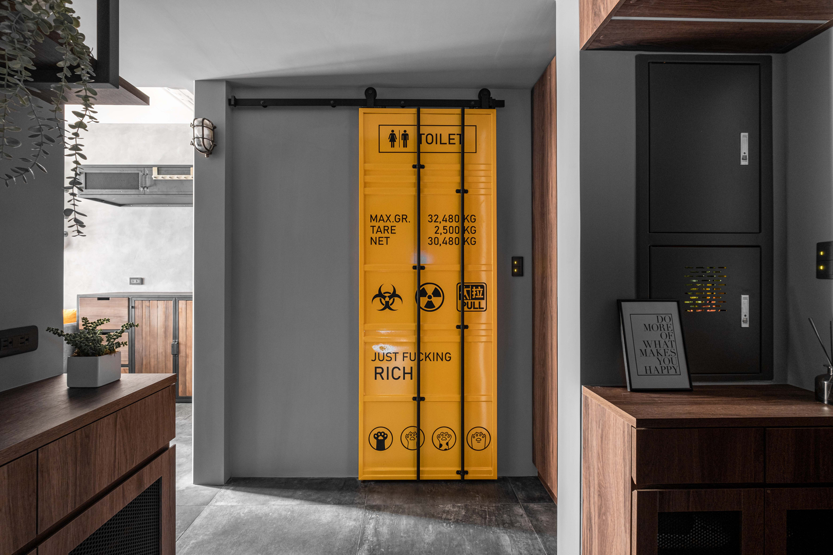 中和石墨光域_玄關與衛浴貨櫃門_自然光