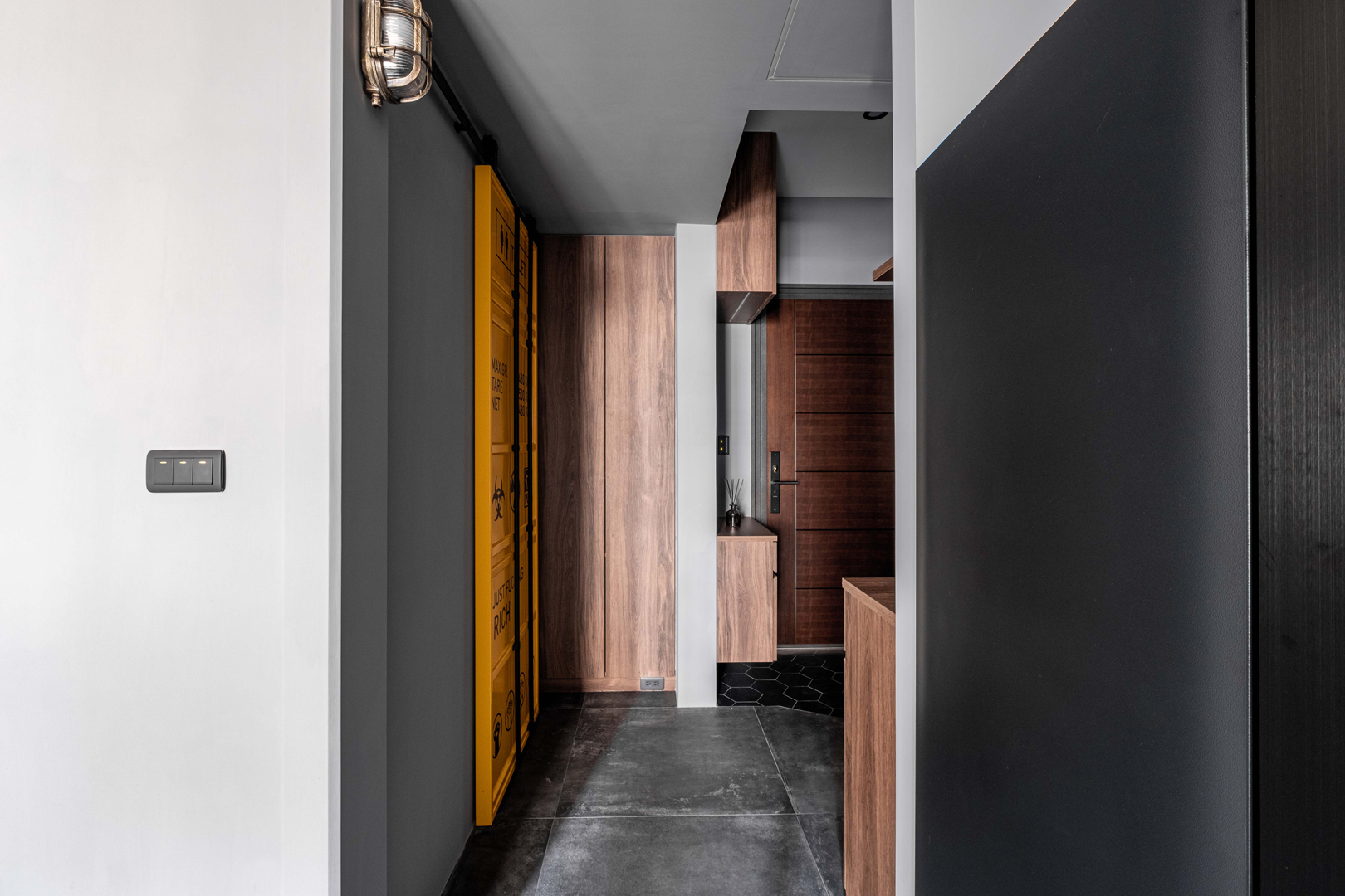 中和石墨光域_客廳面向玄關