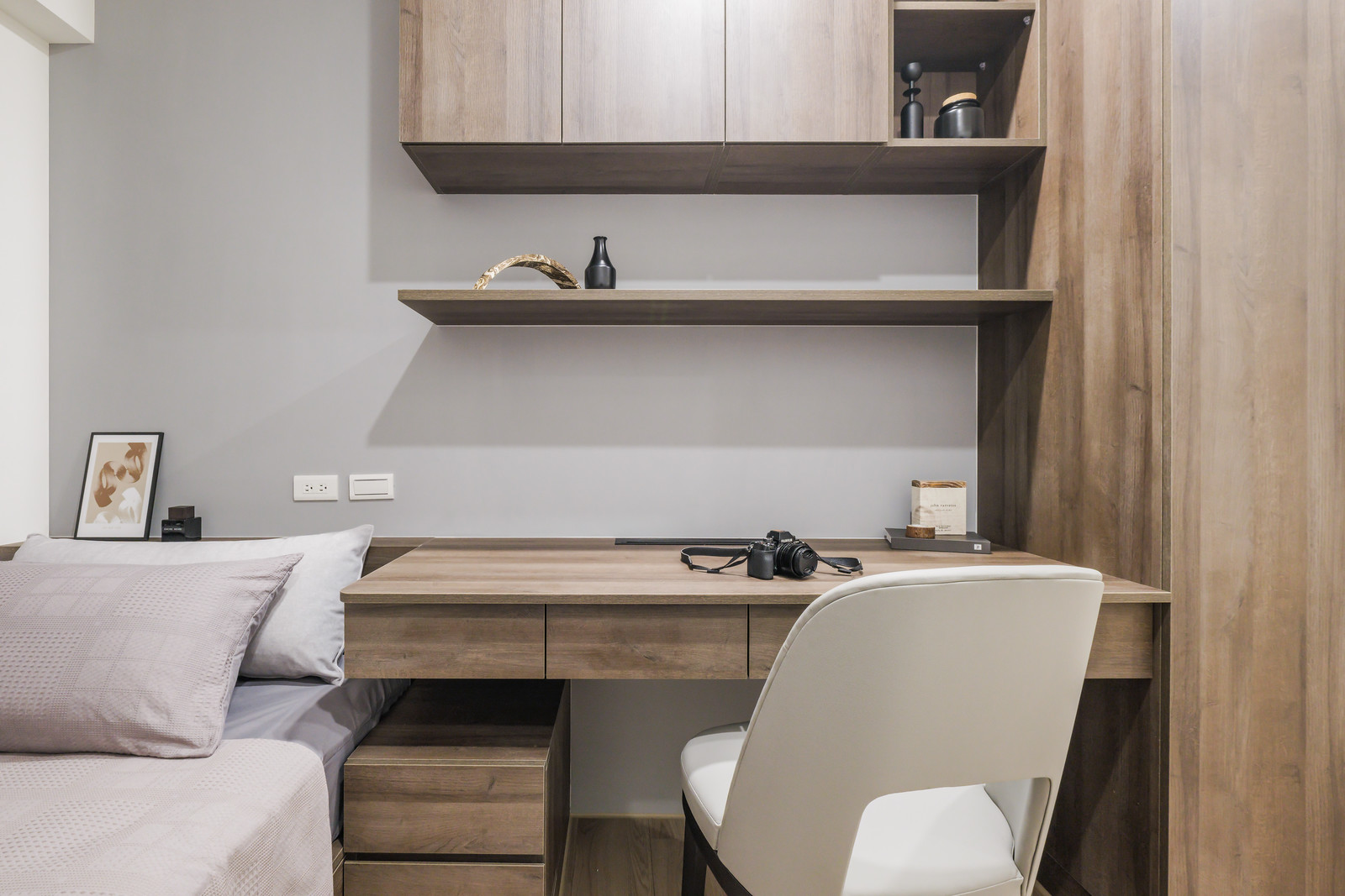 文山光序重生_小孩房書桌與書櫃