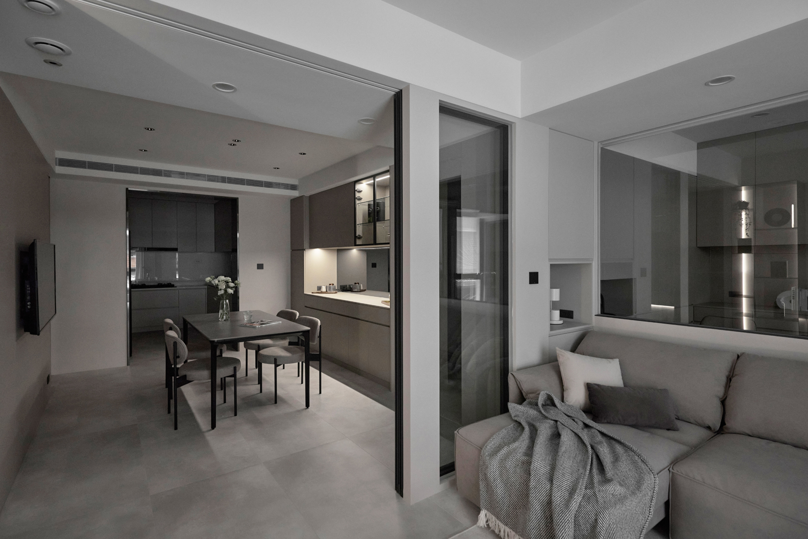 三重灰序日光_客廳沙發區