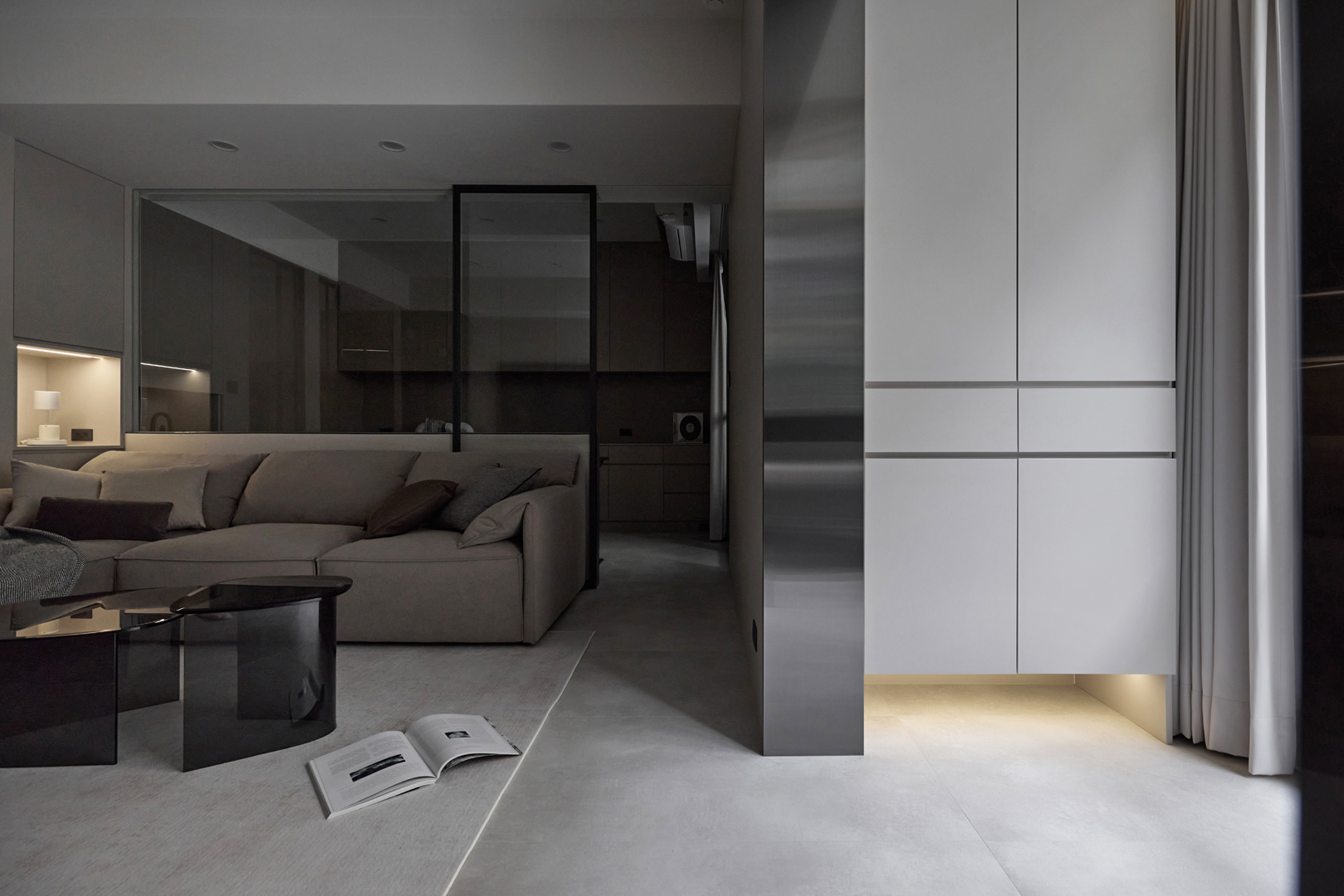 三重灰序日光_室內視角