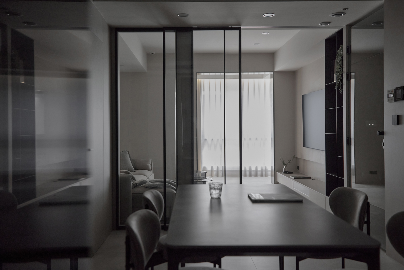 三重灰序日光_室內光影