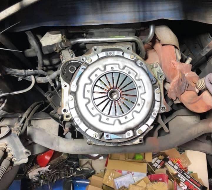 (圖9)Mitsubishi Delica 變速箱故障維修施工。
