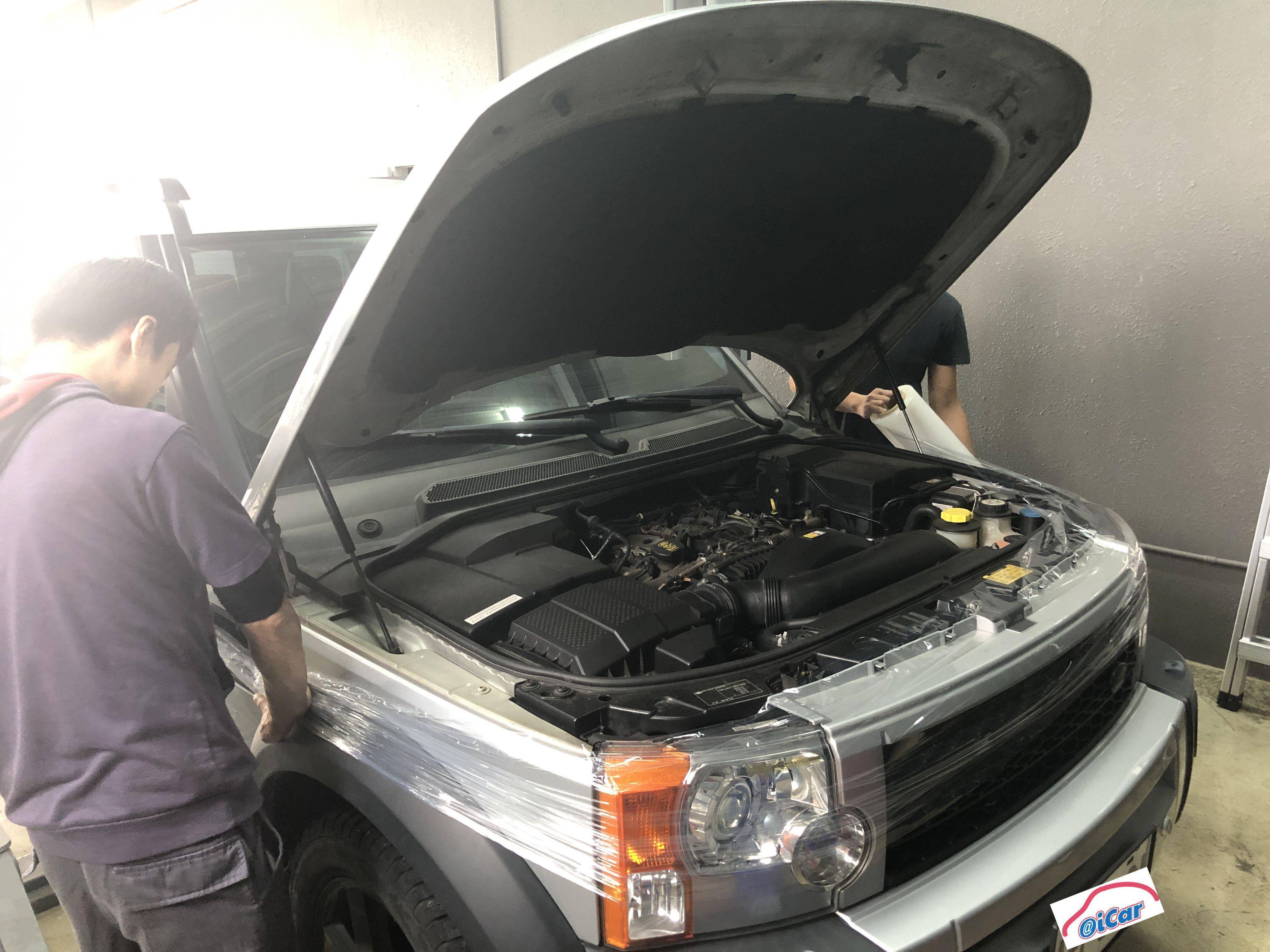 進廠後,會在車輛施工區域鈑件上貼上防刮磨,避免施工時所造成的划傷。