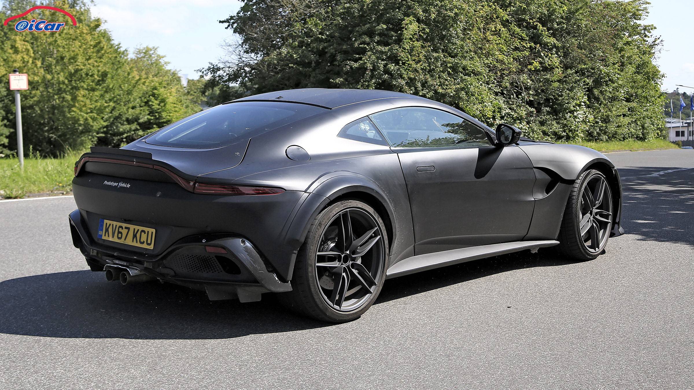 OiCar汽車百科-2022年Aston Martin Vantage最強車型"限量"回歸，V12引擎最後繼承人!