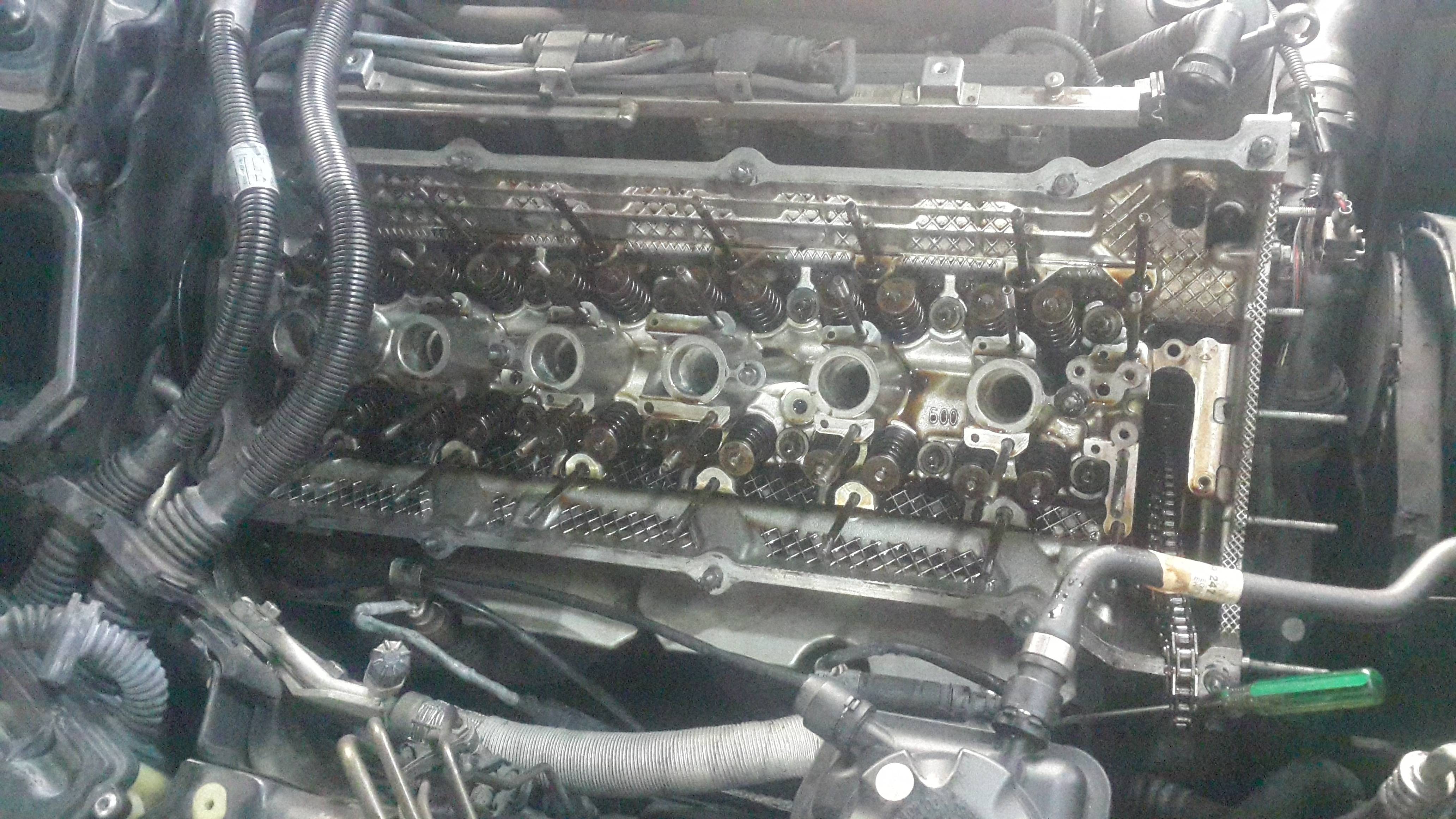 (圖5)BMW 530 引擎汽門油封拆裝 吃機油。
