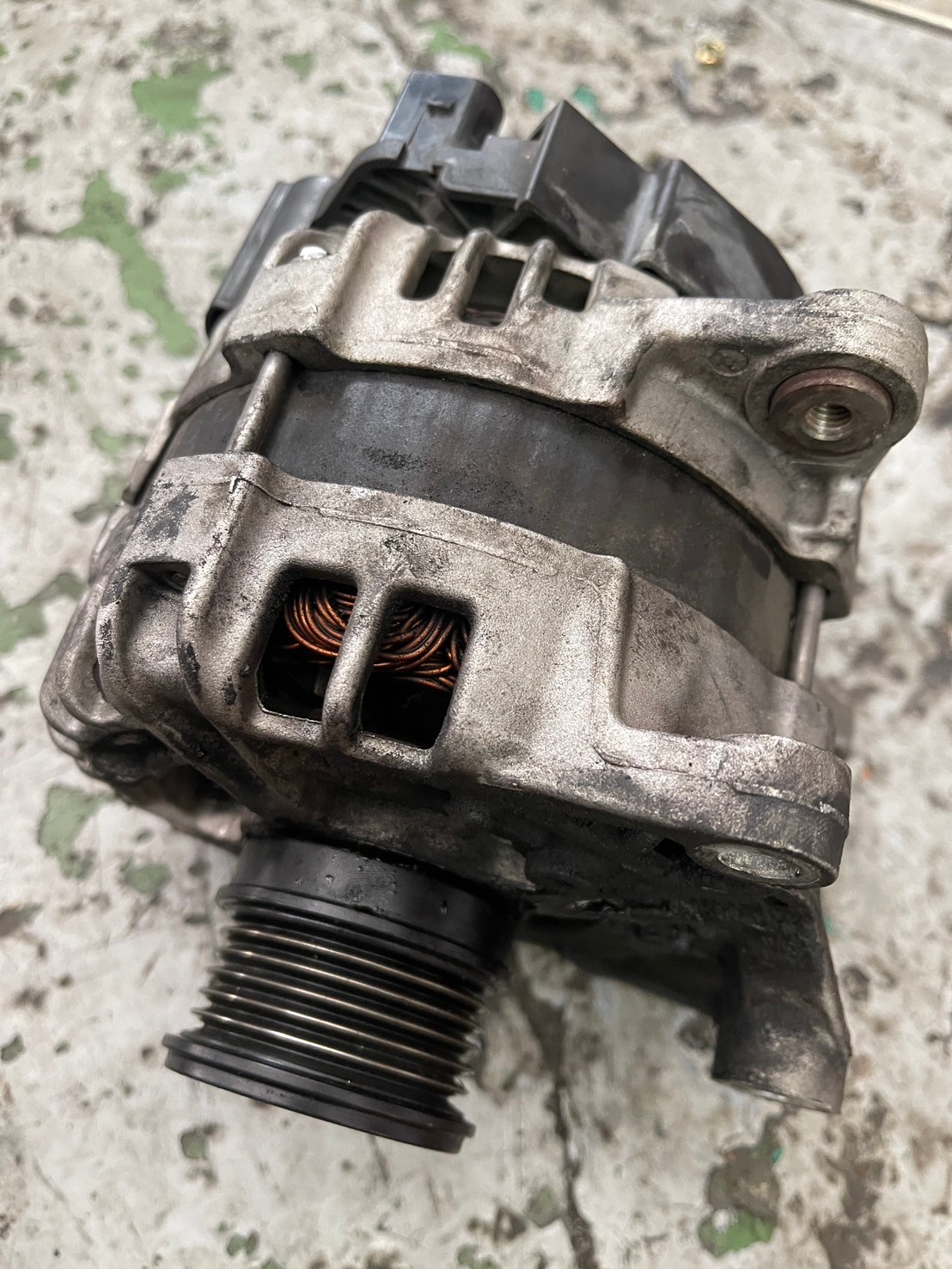 保護您的愛車！速得安保修團隊武昌店為INFINITI Q50更換全新BOSCH發電機！