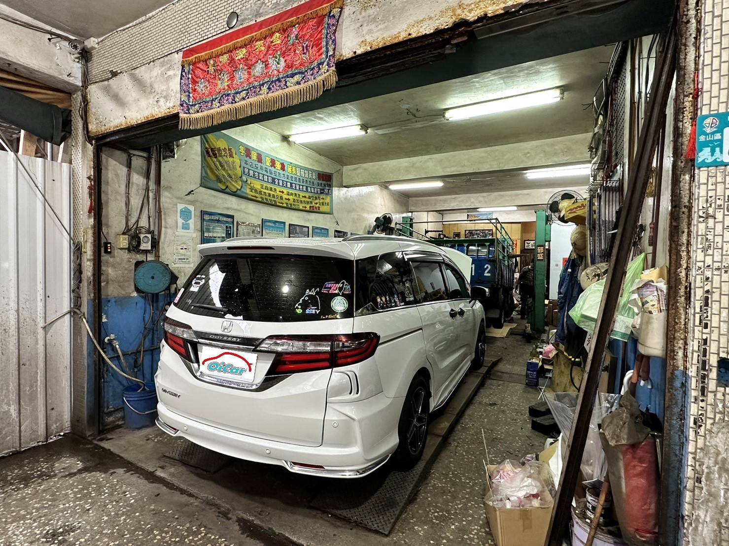 (圖2)長型廠房空間,3.5噸中型貨車維修也餘綽綽有餘。