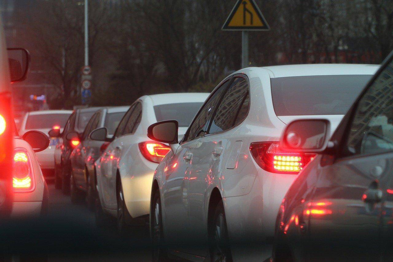 OiCar-駕駛須知-龜速車風險更大，慢並不代表安全與省油