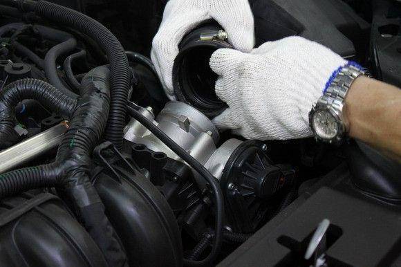 汽車的節氣門，要怎麼清洗呢？