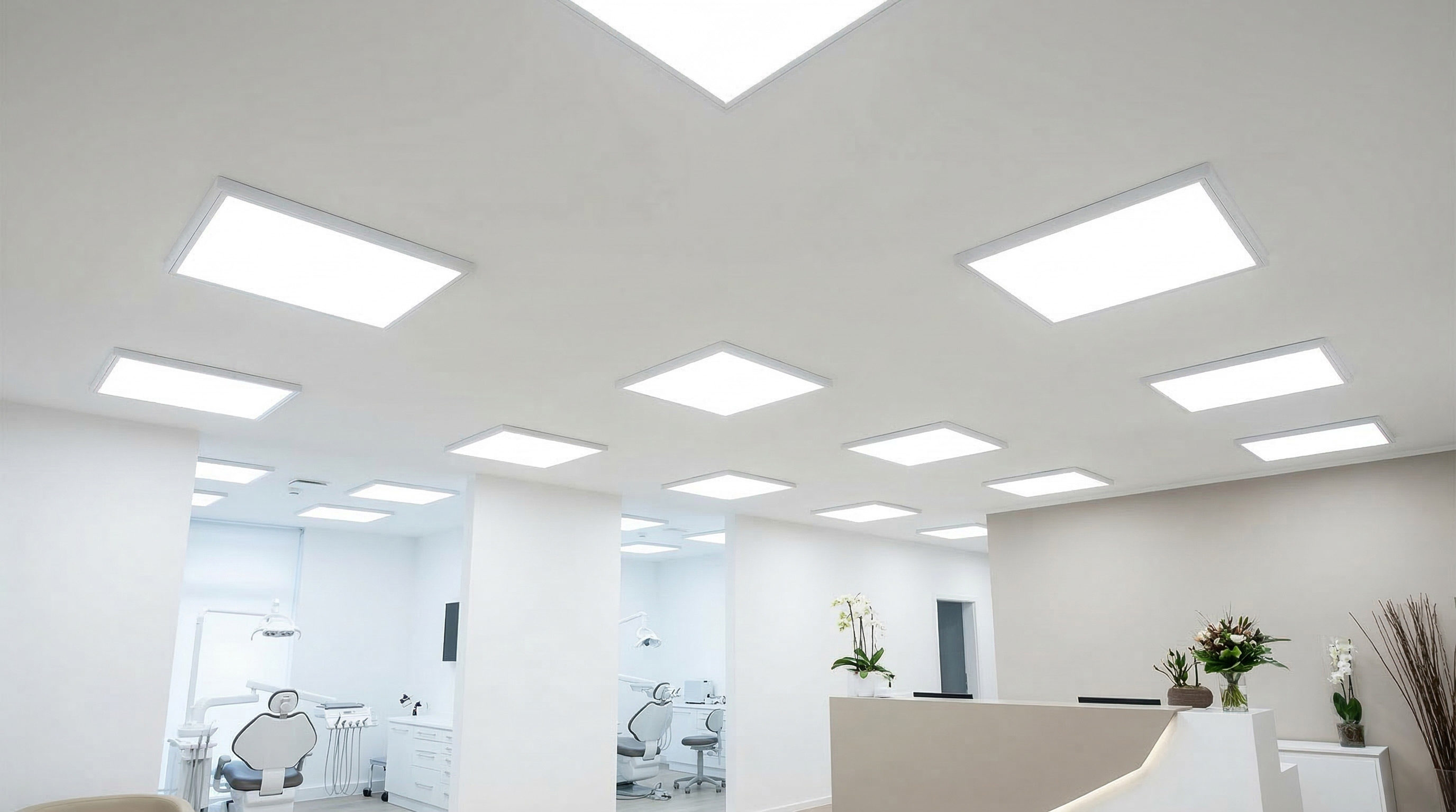 醫美與牙醫診所高階照明設計，採用高演色無頻閃平板燈提升專業質感