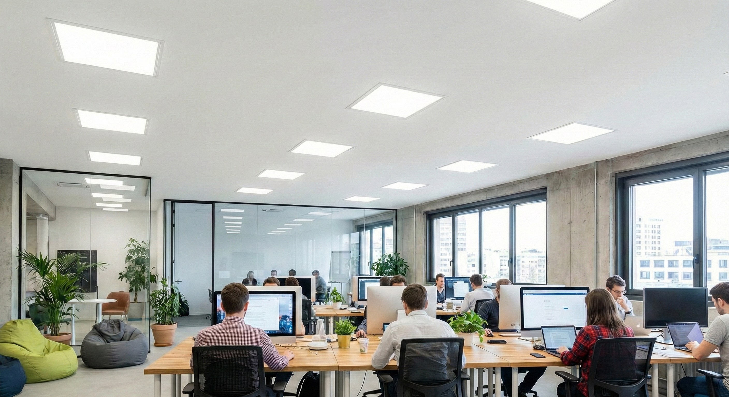 新創公司與現代化辦公室照明設計，採用極簡 LED 平板燈提升空間質感與效率